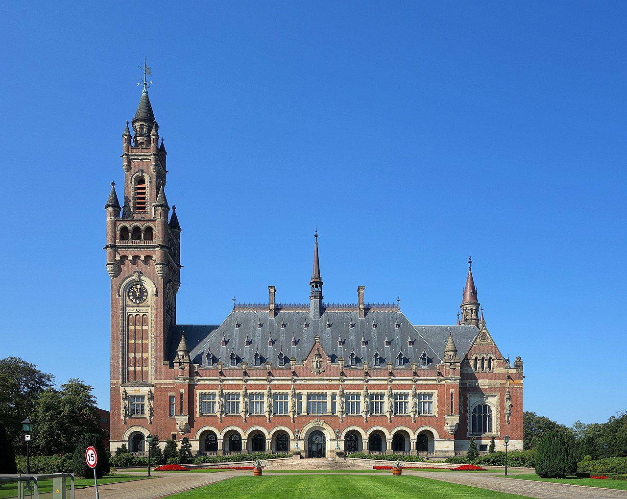 Peace Palace, The Hague: seat of the International Court of Justice.
Photo by Velvet, CC BY-SA 4.0.